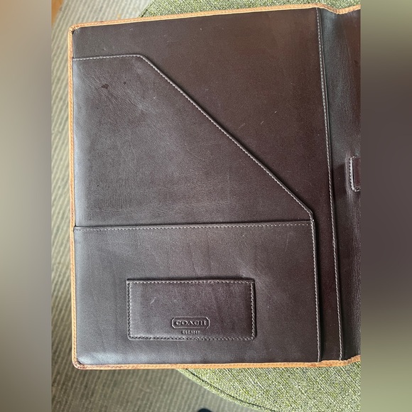 Coach Portfolio with classic Brown and Tan Logo - Picture 4 of 8